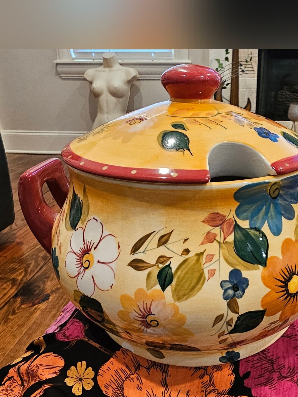 VTG ONEIDA KITCHEN - SUNSET BOUQUET 3.75 Qt GLAZED CERAMIC TUREEN with LID